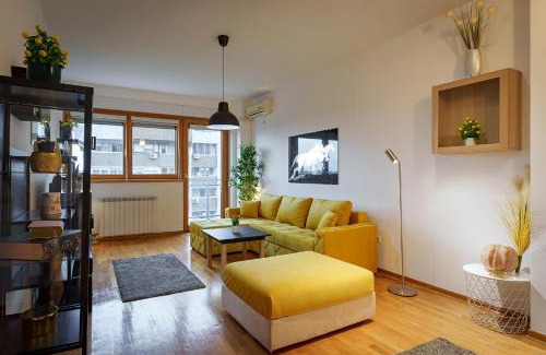Novi Beograd Apartment | Yellow Lux apartment