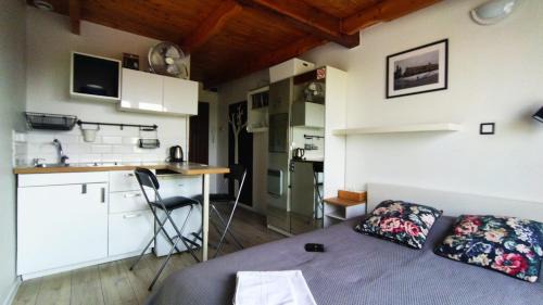 Piasek Połnoc Apartment | Yellow Peaked Shoe Apartment