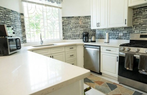 St. Ann's Bay House | YELLOW SUMMER Luxury cozy villa in Drax Hall, St Ann with roof top lounge.