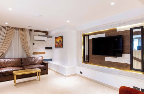Orozo Hotel | Yellow Trumpet Residence Asokoro
