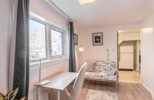 Yellowknife Apartment | Yellowknife Downtown 50a avenue Retreat