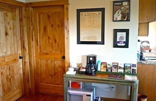 Emigrant Cabin | Yellowstone Cabin on the River with Private Acre Pond, Five Miles from Chico