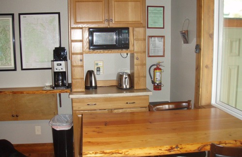 Gardiner House | Yellowstone Riverbend Cabin - Waterfront + Wildlife! 3 miles from Gardiner!