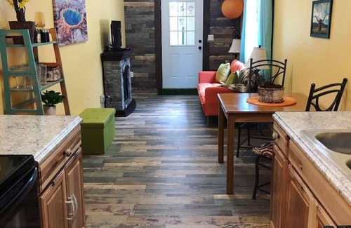 Palisades House | Yellowstone Tiny house- Valley Village