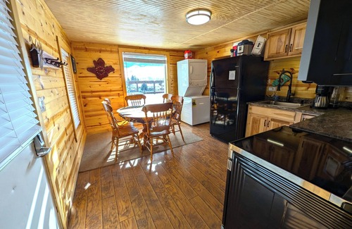 Gardiner House | Yellowstone Treasure Guesthouses on the River