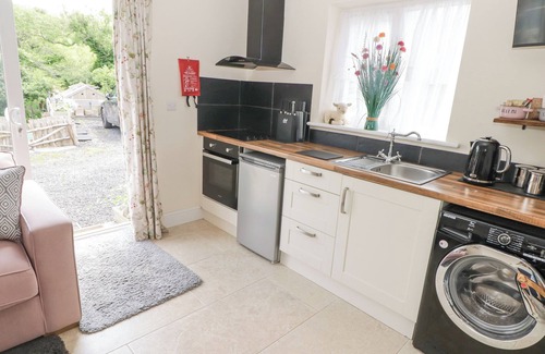 Tremain Cottage | YEMBLE ROSE, pet friendly, character holiday cottage in Llechryd