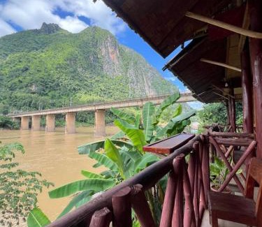 Nong Khiaw House | Yensabai Bungalow River view