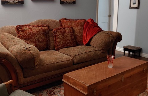 Collins House | Yeshua's Guest House