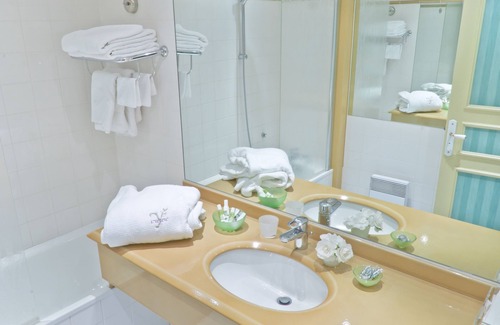 Chateaubernard Hotel | Yeuse