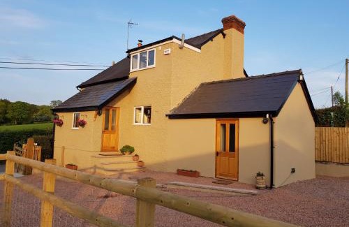 Little Cowarne House | yew tree cottage