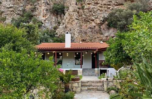 Palaiokastro Cottage | Yiama's Seaside Cottage, Paleokastro near Heraklion Crete