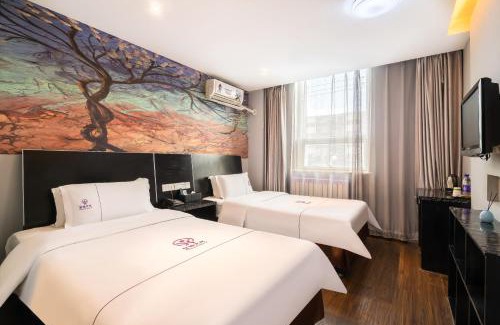 Middle Chaoyang Hotel | Yihai Cultural Hotel Coffee, fruits, snacks, a gym and a laundry room are provided for free in the lobby