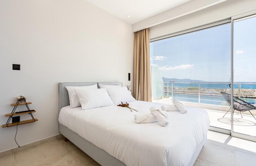 Kalamata Marina Apartment | Yin & Yang Studio, Marina Hideout in Kalamata (B3)