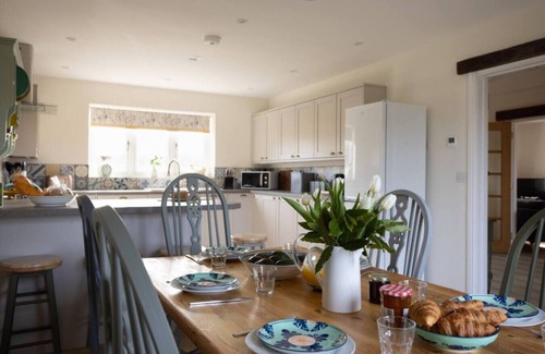 Llandovery House | Ynyswen Arosfa · Family Country Cottage with Stunning Mountain View