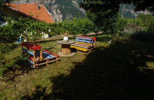 Clans House | Yoga retreats and accommodation in the Niçois hinterland