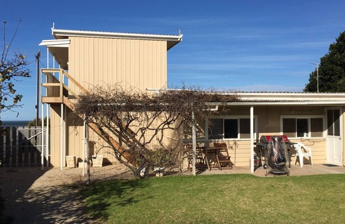 Clinton House | Yoolamardy Terrace - quiet seaside getaway