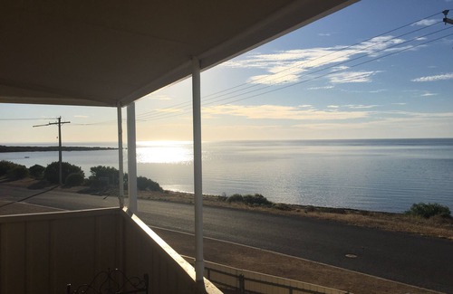 Clinton House | Yoolamardy Terrace - quiet seaside getaway