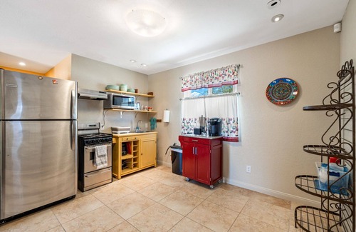Racquet Club West Apartment | Yorba Casita