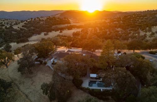 Mariposa House | Yosemite Mountain Top Retreat Hilltop Manor Pool Spa