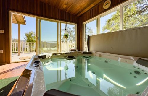 Mariposa House | Yosemite Mountain Top Retreat Hilltop Manor Pool Spa