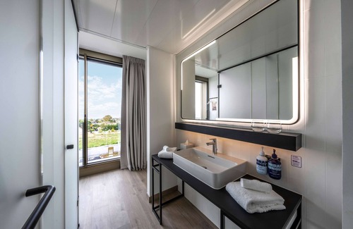 Founex Hotel | YOTEL Geneva Lake