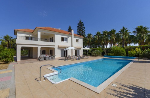 Pervolia Villa | You and Your Family will love this Beachfront Villa, Larnaca Villa 1400