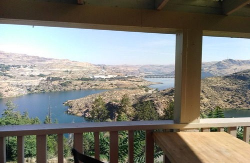 Grand Coulee House | You can see the fireworks from the comfort of the Dam house deck.