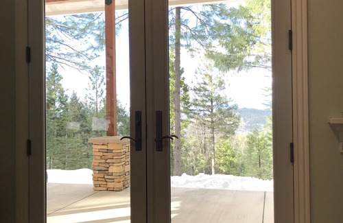 Shingletown Cottage | You will love our beautifully furnished cottage in the woods