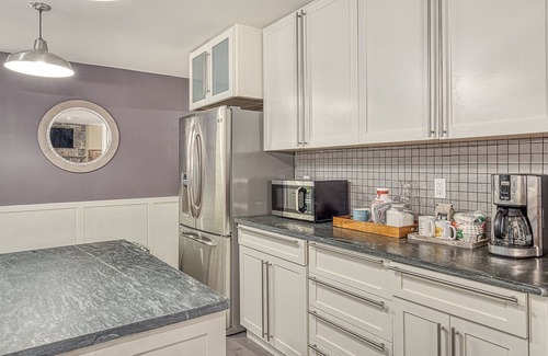 North Stamford House | Your 5 Star Luxury CountryHome Getaway/w Brand New 7 Seater Hot Tub!