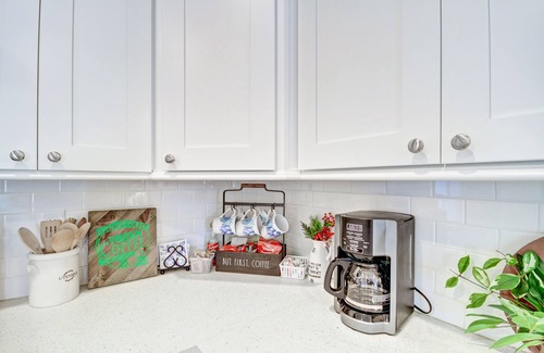 Long Beach House | YOUR BEACH RETREAT! Walk to Beach, Downtown, Restaurants and More!
