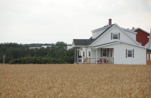 North Lake House | Your Beachside Sanctuary, Lake, Ocean and Harbour Views, Family-friendly