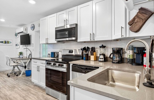 Indian Rocks Beach House | Your Cozy Beach Retreat Just 5 Minutes from the Sand!