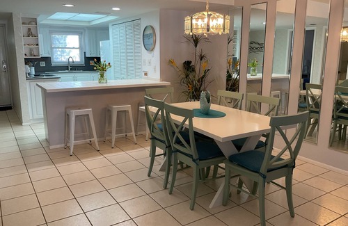 Englewood Condo | YOUR DREAM BEACH VACATION-BAY TO BEACH