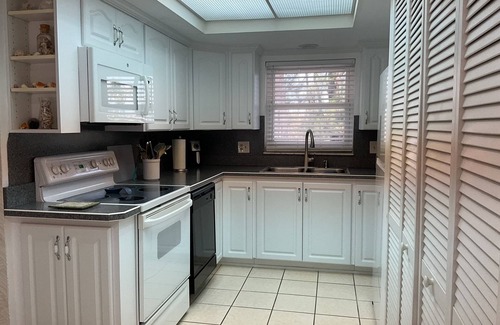 Englewood Condo | YOUR DREAM BEACH VACATION-BAY TO BEACH