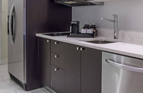 Ludlam House | Your Dream Miami Retreat Awaits! Gorgeous Room w/Kitchen and Balcony