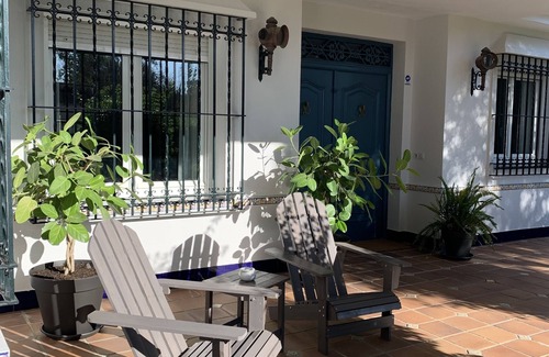 Mairena del Aljarafe Villa | Your family pool 15 minutes from the center of Seville