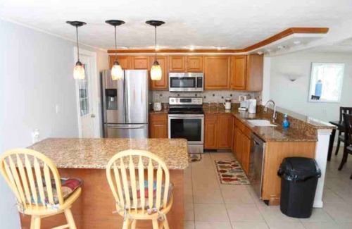 Aloha Gardens House | Your Holiday Retreat on the Waterfront- BBQ Games & Sun