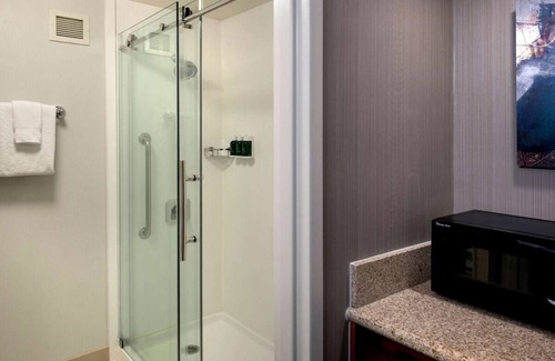 Milford Hotel | Your Holiday Starts Here! Spacious Pet-Friendly Unit With Indoor Pool!