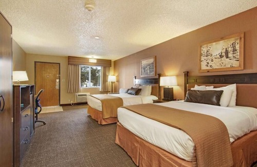 Bryce Canyon House | Your Home Away from Home! Free Breakfast, Free Parking, Swimming Pool!