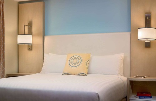 Andover Hotel | Your Home Away From Home! Close to Lawrence Heritage State Park! Outdoor Pool!