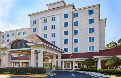 College Park Hotel | Your Home Away From Home! Short Drive to Georgia Aquarium, Pet-Friendly