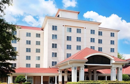 College Park Hotel | Your Home Away From Home! Short Drive to Georgia Aquarium, Pet-Friendly