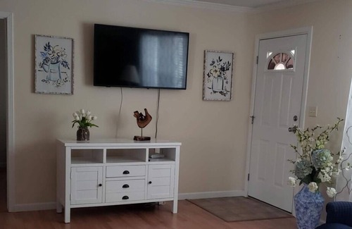 Longs House | Your Home Away From Home! Outdoor Pool, Close to Crown Park Golf Club