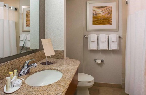 South Lowell Hotel | Your Home Away From Home! 2 Modern Units, Near Swanson Meadows Golf Course