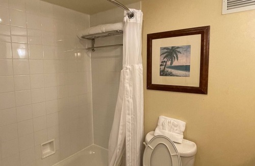 Chinatown Hotel | Your Houston Retreat 3 Rooms with Outdoor Pool, Gym, and Free Breakfast