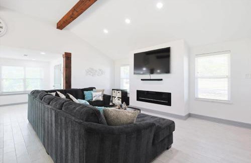 Quinlan House | Your Lakeside Destination - 3 Bedrooms Lake Access