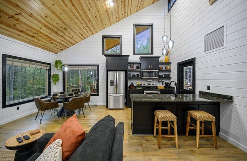 Pickens Cabin | Your New Favorite Place + Private Outdoor Oasis + Disc Golf + Firewood Provided