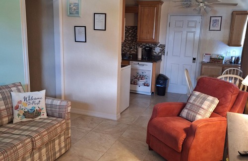 Warm Mineral Springs House | Your North Port Florida Getaway! Charming 3-bedroom house - Family Friendly