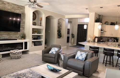 Palm Valley House | Your own Resort in The Heart of Goodyear☀️🌴 No Fee Heat for Heated pool & Spa!