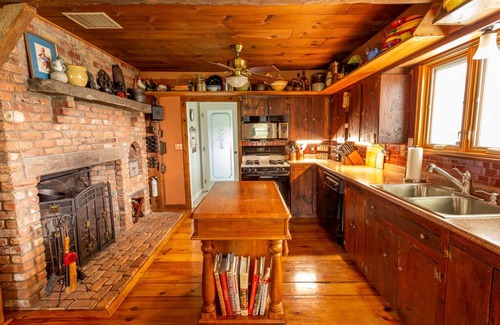 Oak Hill House | Your peaceful, private retreat, escape with friends & family! Incredible views!